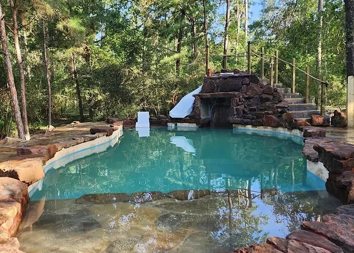 Waterfront Houston Hide Out In A Magical Forest