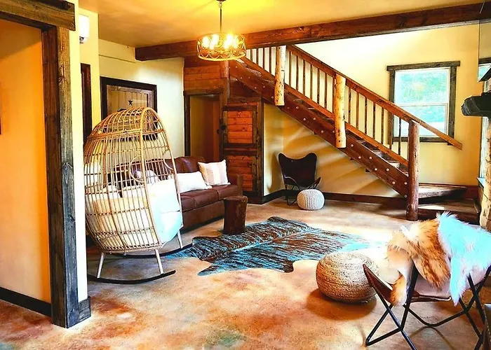 Waterfront Houston Hide Out In A Magical Forest