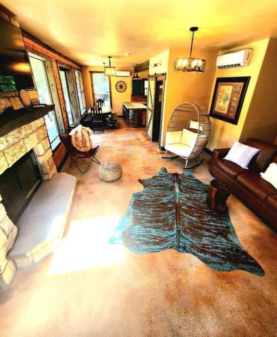 Waterfront Houston Hide Out In A Magical Forest Holiday home *